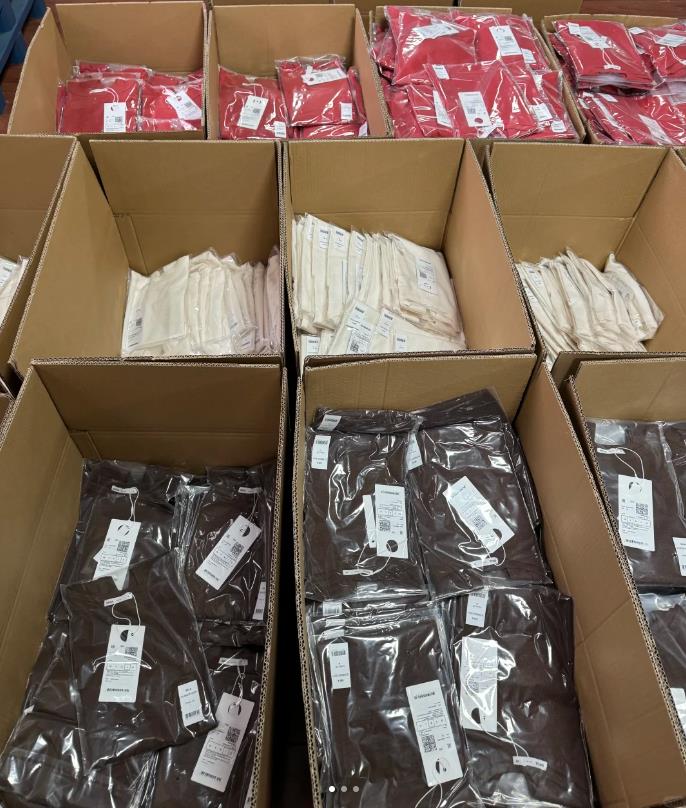 activewear packing and shipping